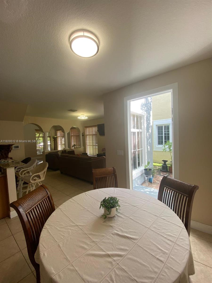 MANDARIN LAKES - Residential