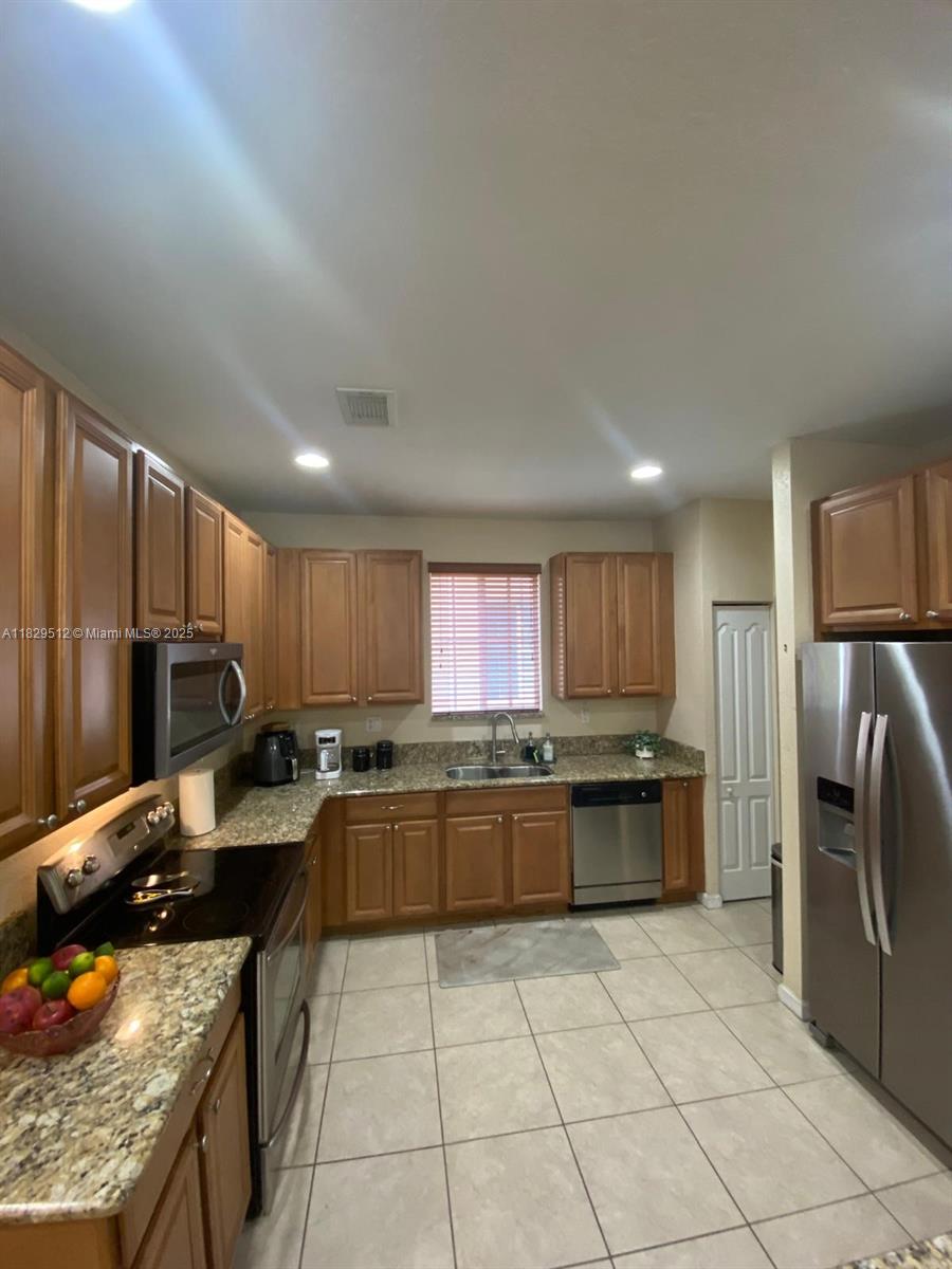 MANDARIN LAKES - Residential