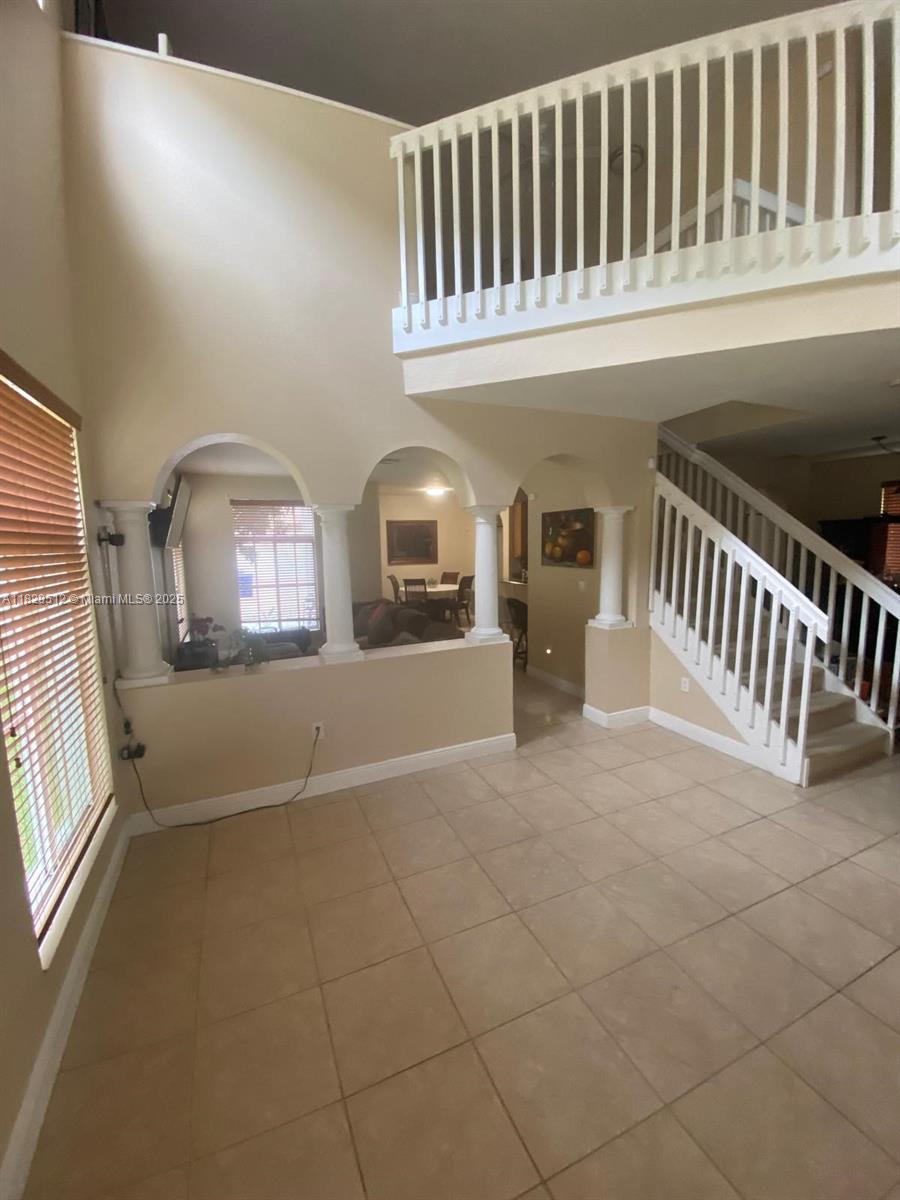 MANDARIN LAKES - Residential