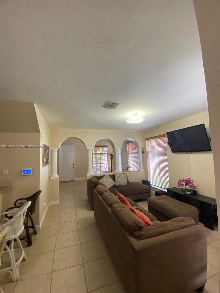 MANDARIN LAKES - Residential