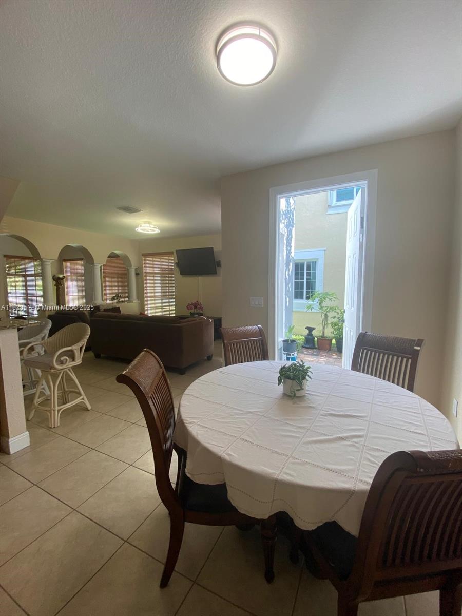 MANDARIN LAKES - Residential