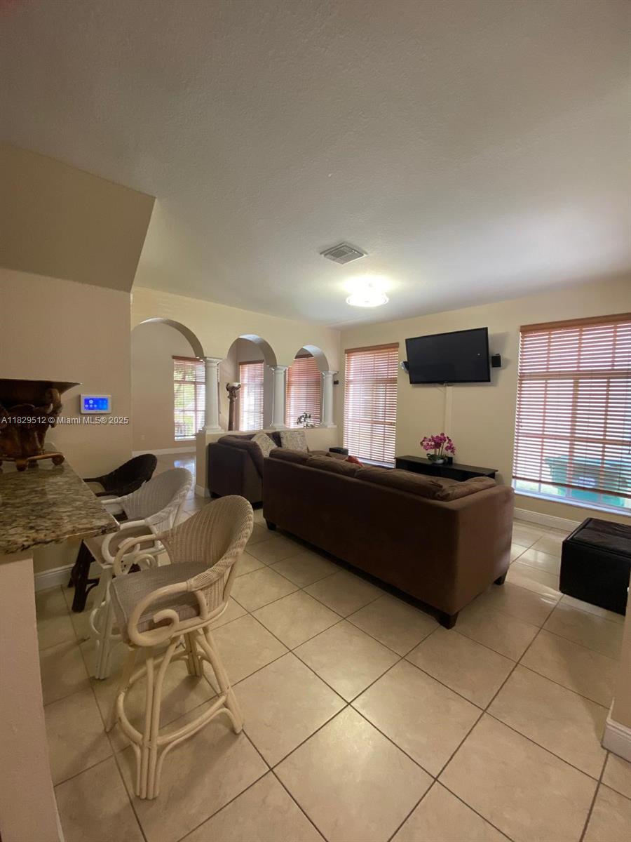 MANDARIN LAKES - Residential