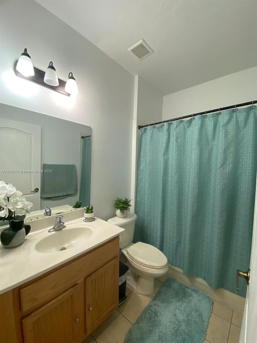 MANDARIN LAKES - Residential