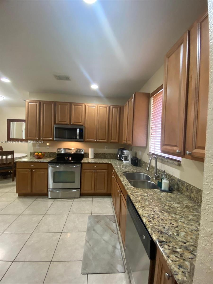 MANDARIN LAKES - Residential