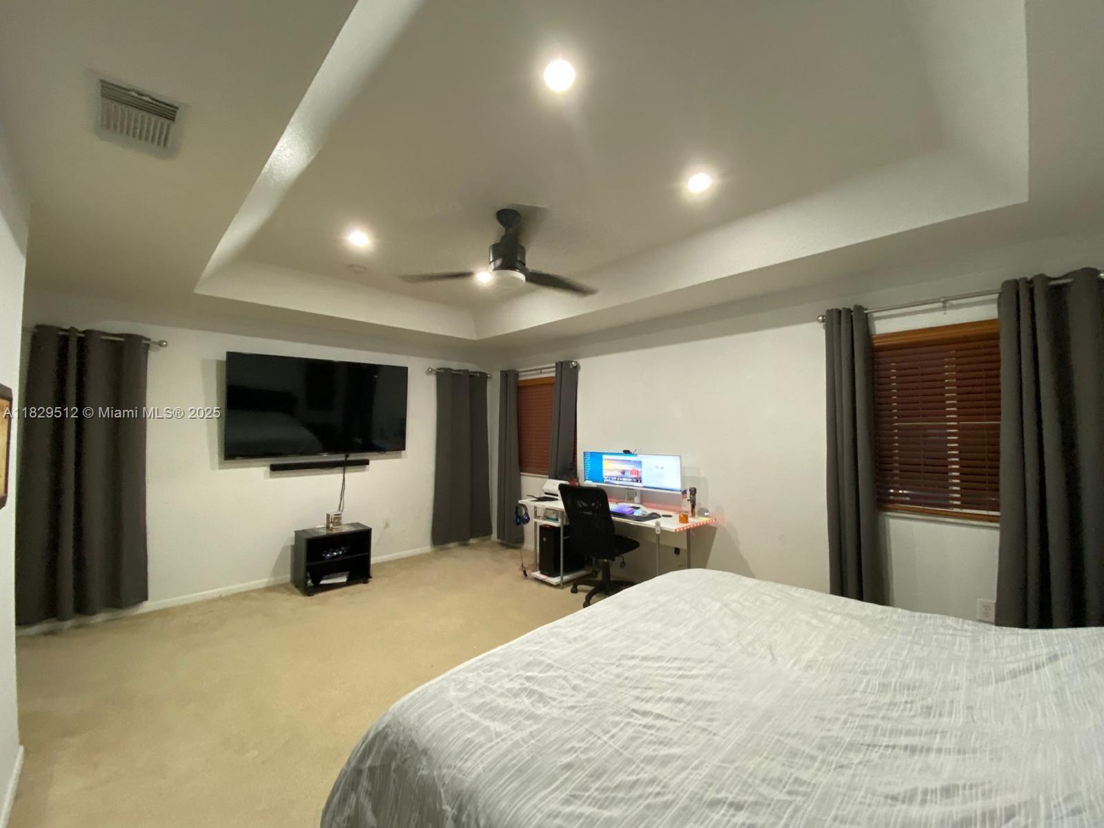 MANDARIN LAKES - Residential