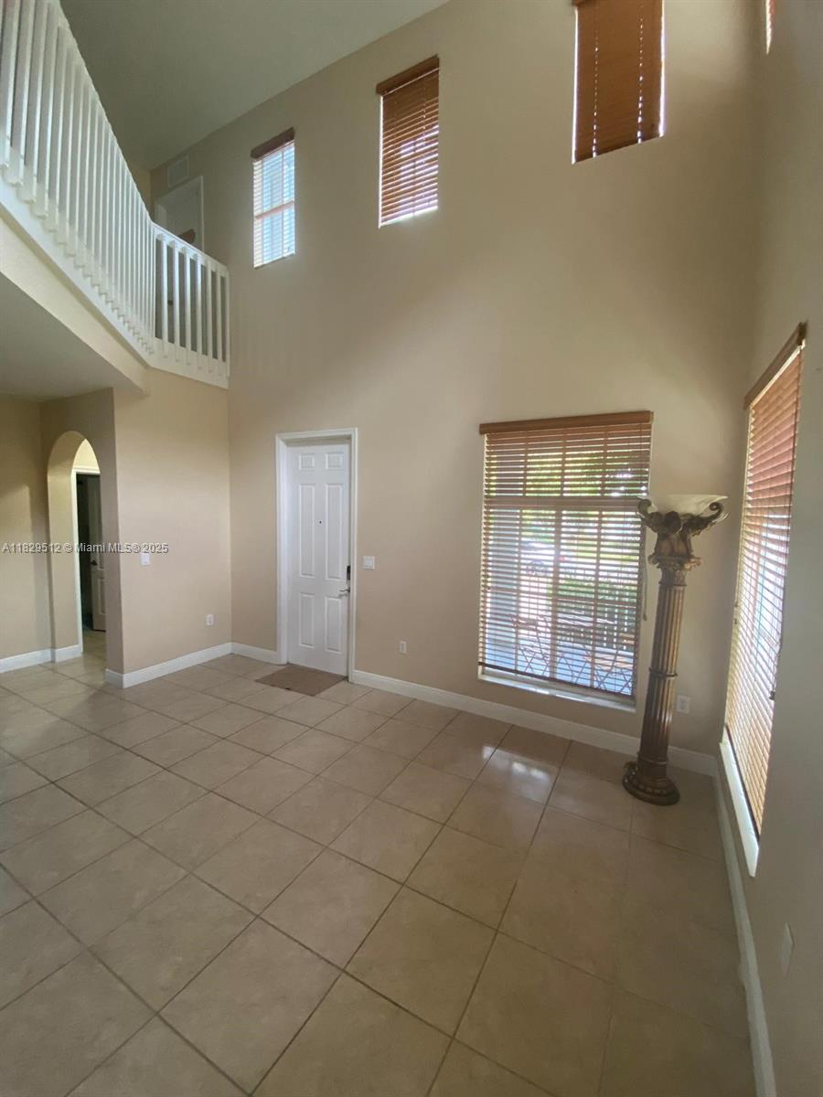 MANDARIN LAKES - Residential