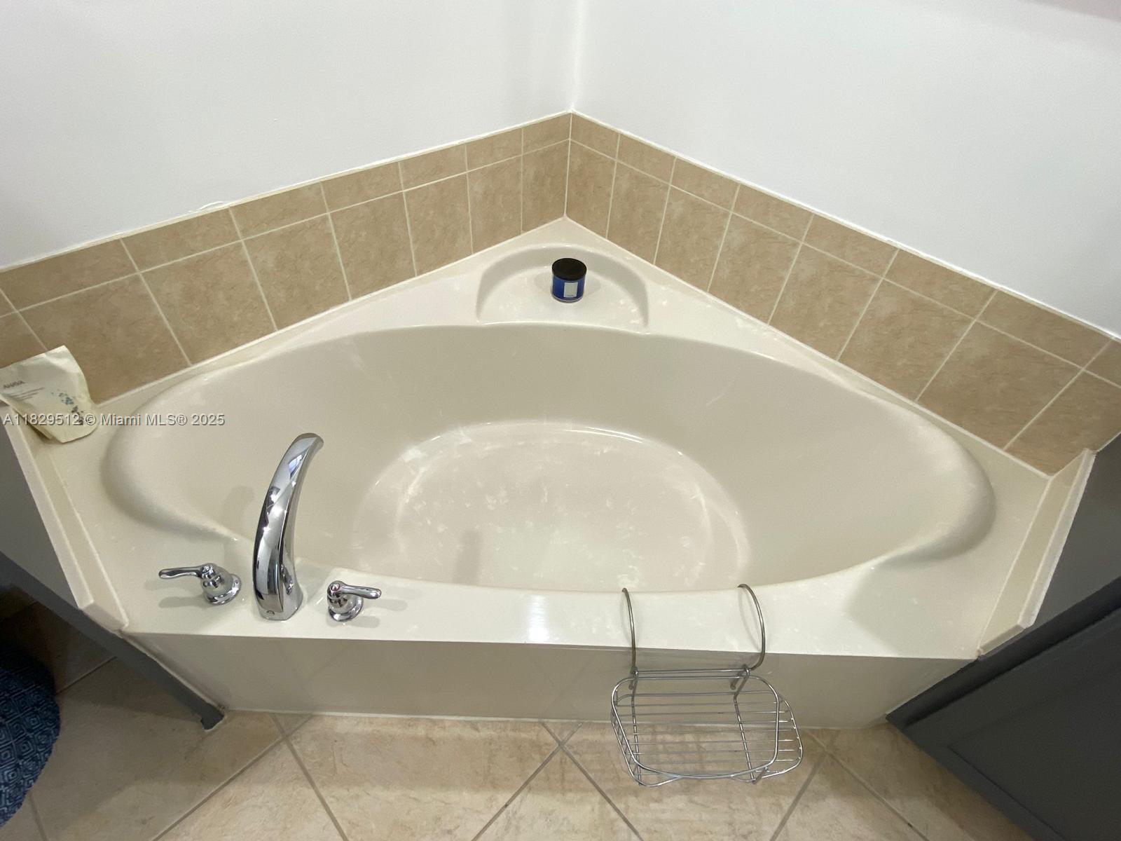 MANDARIN LAKES - Residential