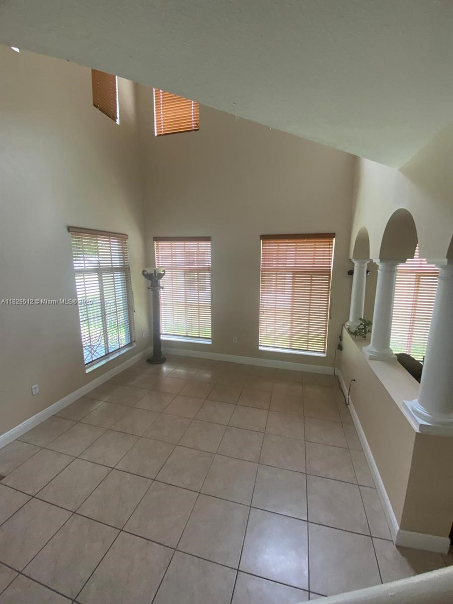 MANDARIN LAKES - Residential