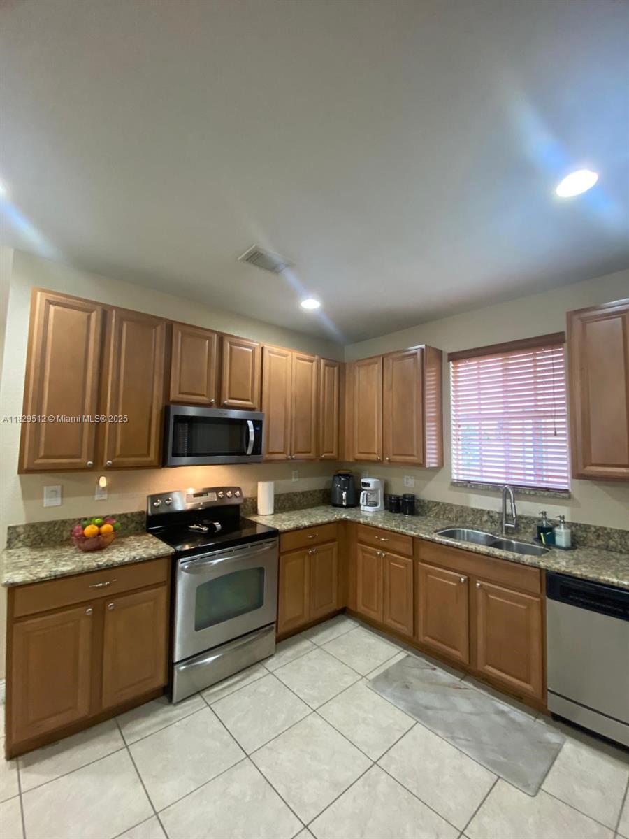 MANDARIN LAKES - Residential