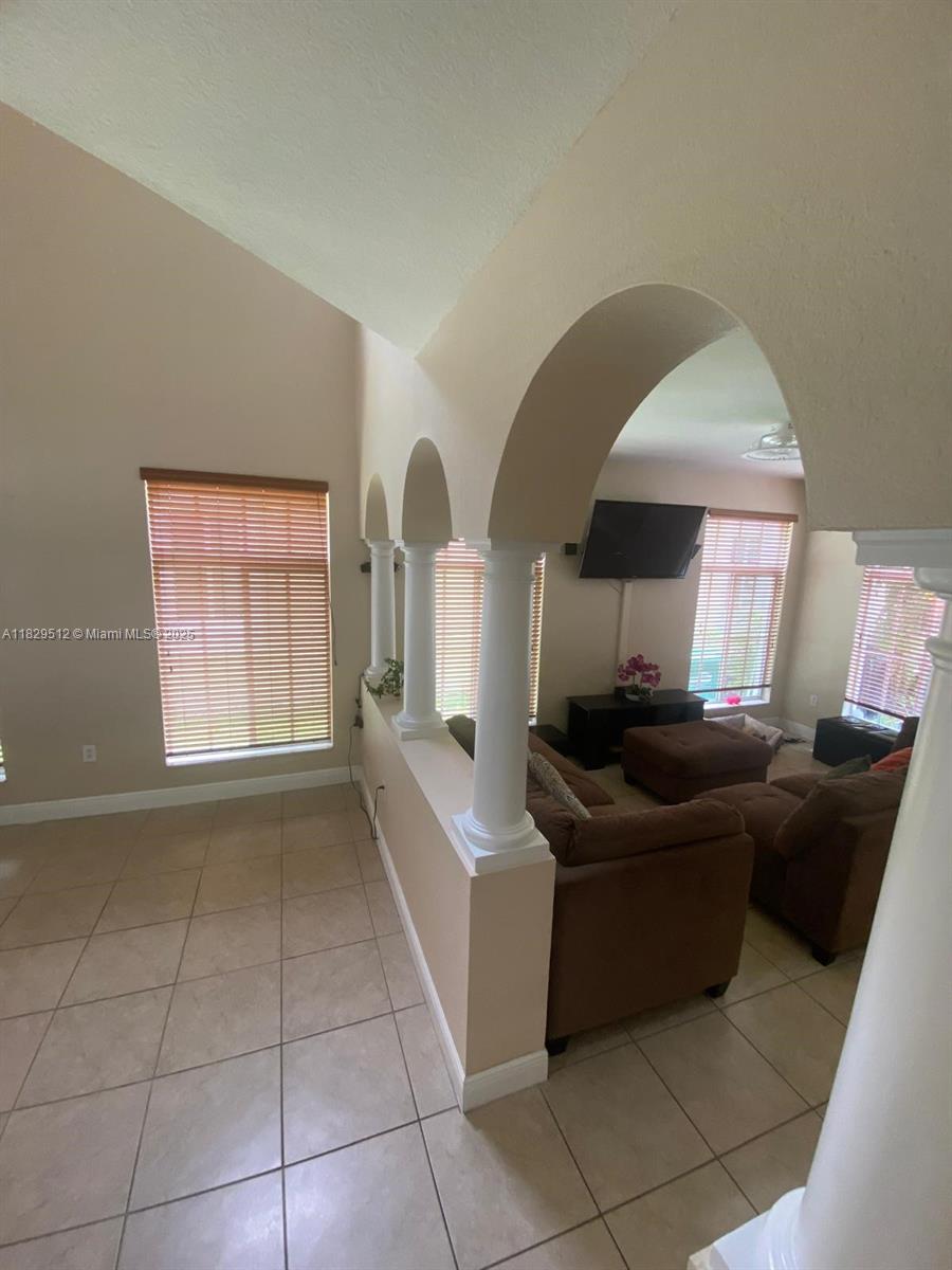 MANDARIN LAKES - Residential