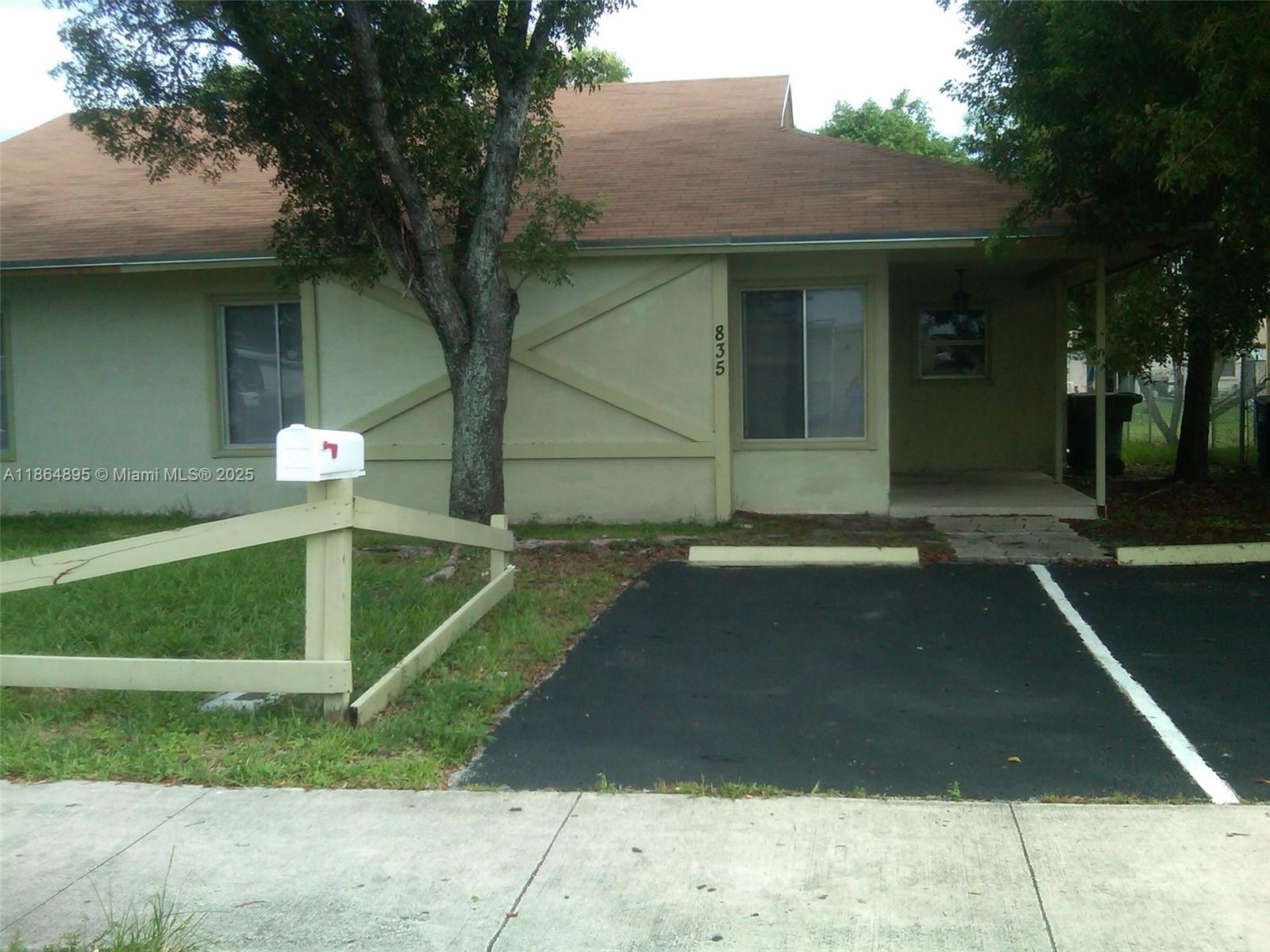 Spacious 3/2 unit in Hallandale. Close to schools, highways, shopping, and the beach. Ready for immediate move-in...