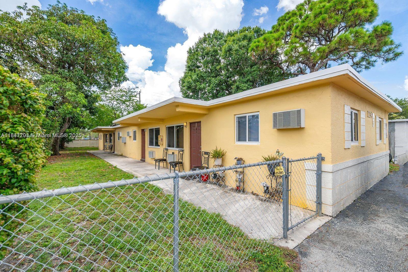 Available for lease: This 1-bedroom, 1-bathroom unit is located in a property in the established Dorsey-Riverbend neighborhood of Fort Lauderdale. The unit offers a quiet and peaceful residential setting, ideal for those seeking a serene environment within an established community. The property is strategically located, providing easy access to local amenities, transportation options, and major thoroughfares. Those interested, please contact us to schedule a viewing.