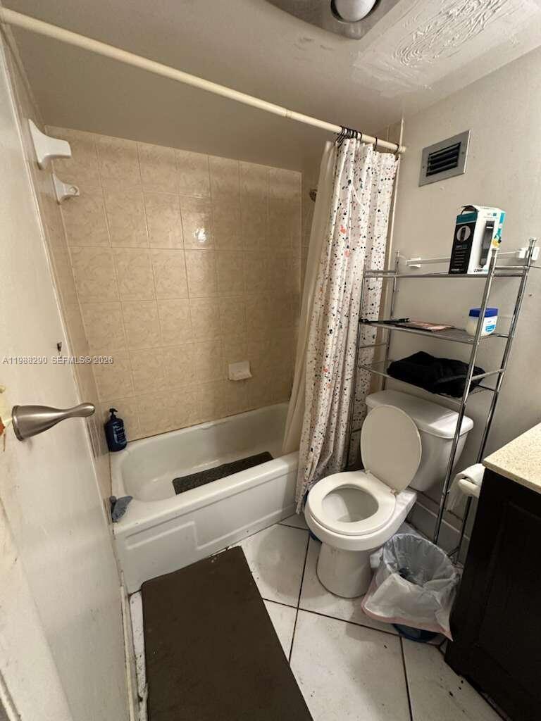 GARDEN LAKES OF INVERRARY - Residential