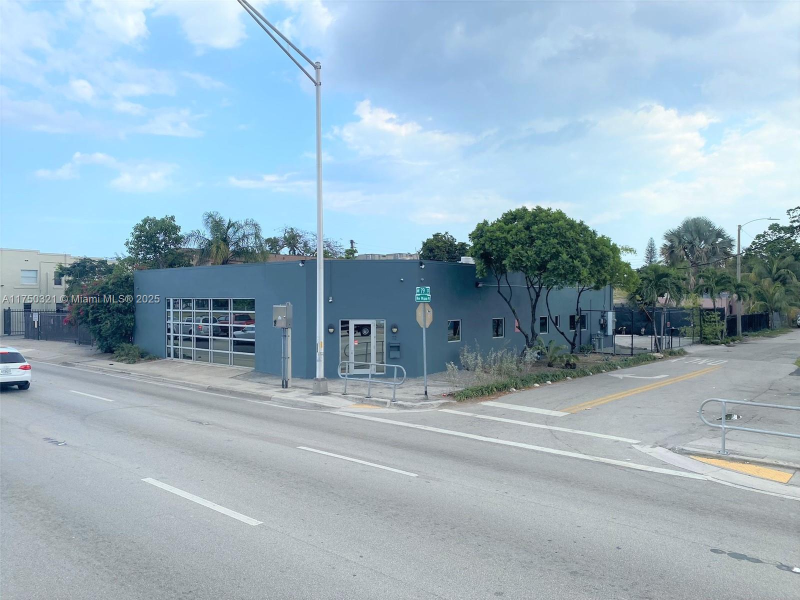 INVESTMENT OPPORTUNITY
• Turnkey opportunity with modern infrastructure
• Stable income stream with a reliable operator
• Equipped for high-volume food production, ideal for ghost kitchens, catering businesses, and meal prep services
• Centrally located with easy access to major highways, within minutes of most of the Miami-Dade MSA population
• Commissary kitchens are in high demand as food delivery services continue to expand
• Fully compliant with health and safety regulations, making it easy for operators to start immediately
• Limited availability of commissary kitchens in the area creates strong demand and competitive positioning for this asset