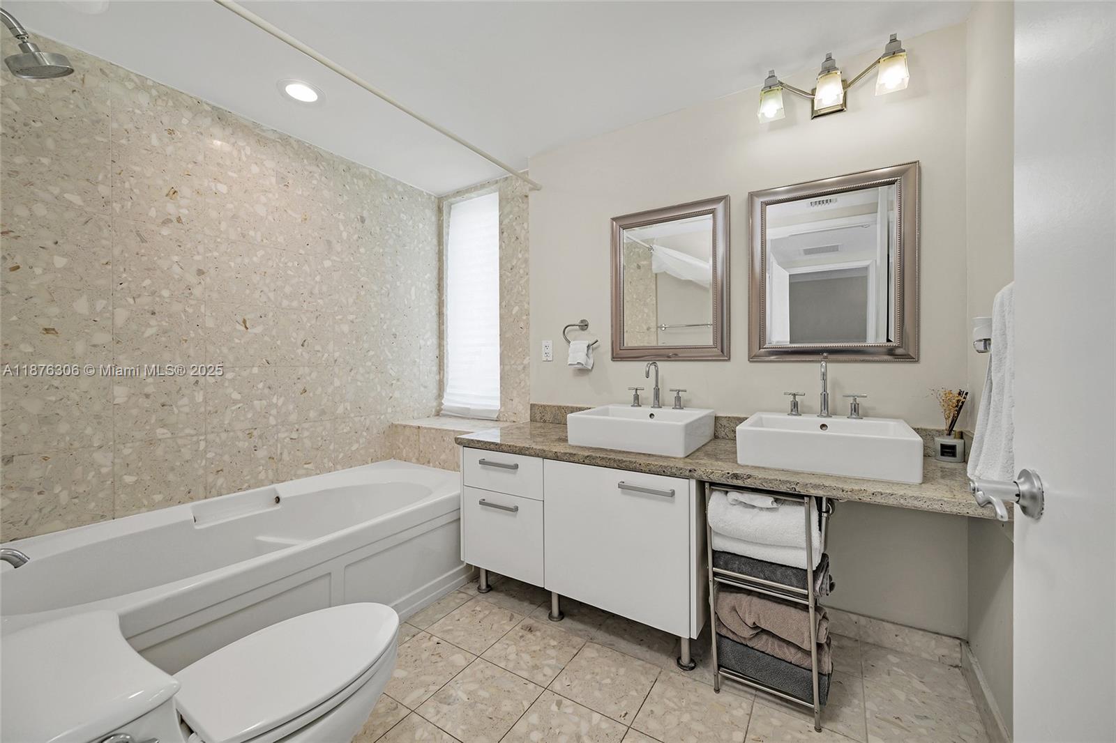 LATITUDE ON THE RIVER CON - Residential