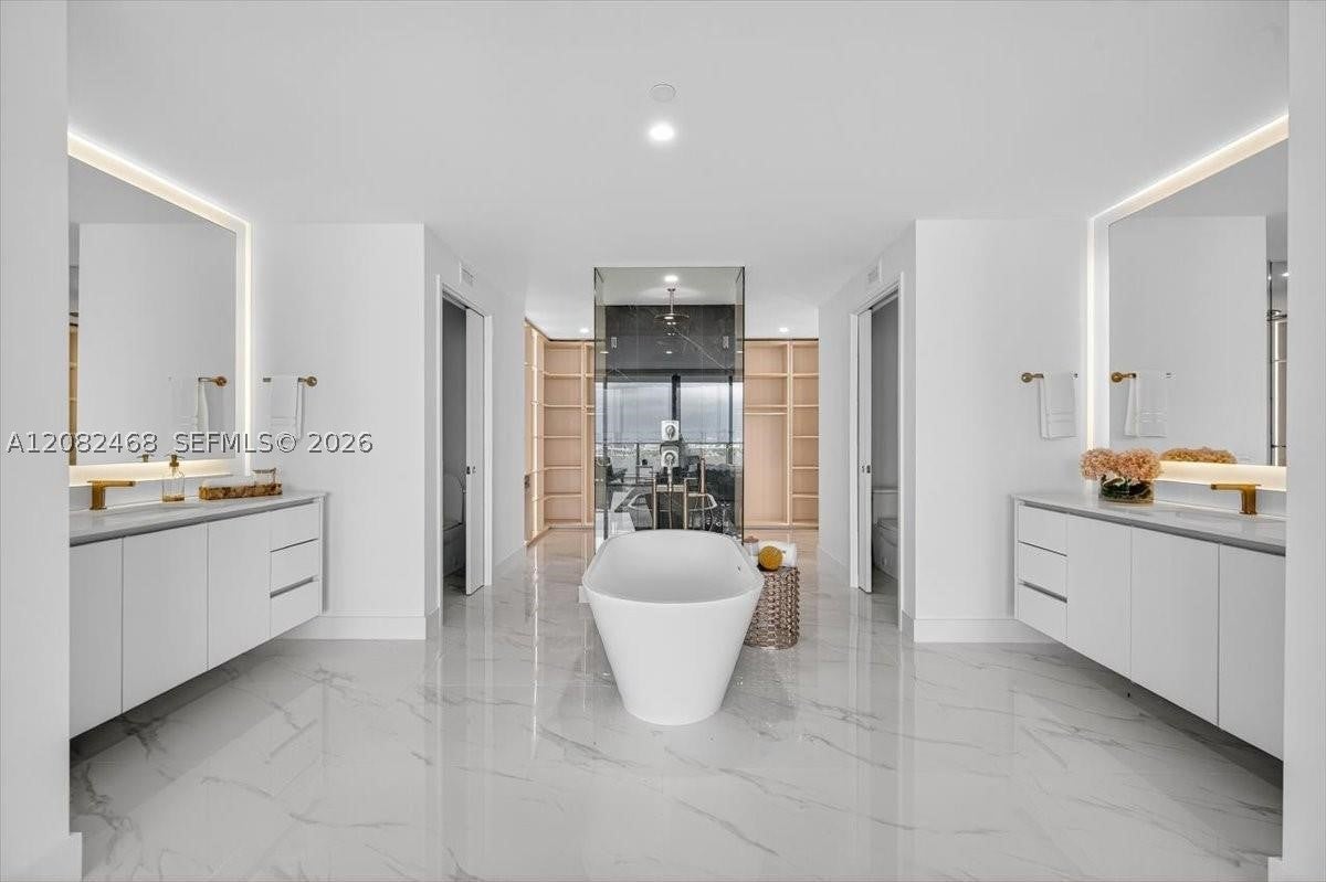 700 NE 24th Street 5202, Miami, FL, 33137/$3,895,000 3 700 NE 24th Street 5202