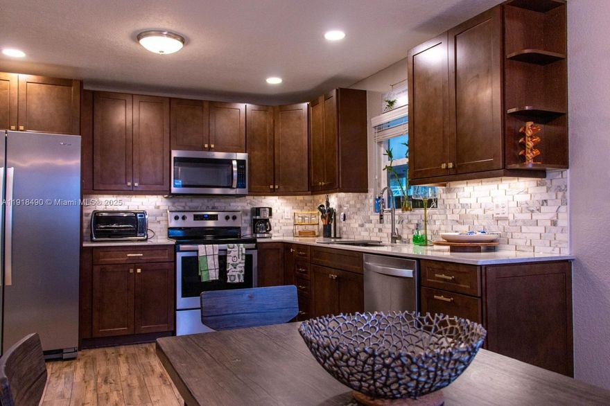 Beautifully updated 2-bedroom, 1-bath home in Oakland Park! This charming property features modern finishes, stylish furnishings (available furnished or unfurnished), a fully upgraded kitchen with stainless steel appliances, a bright living area, and hotel-style bedrooms. The bathroom is tastefully renovated, and the home includes a private fenced backyard with outdoor lighting, seating areas, a BBQ grill, a hammock, and a covered patio perfect for relaxing or entertaining.
Located just minutes from Lauderdale-by-the-Sea beaches, Wilton Drive, Funky Buddha Brewery, Coral Ridge shops, and major highways. Close to restaurants, supermarkets, and parks. Fast approval and ready for immediate move-in.