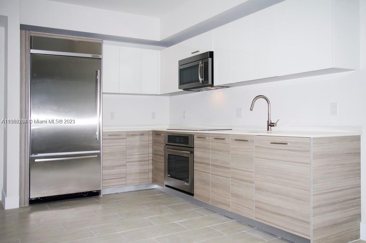Beautiful sea view unit with 1 bedroom, 1 bathroom, modern construction, precious kitchen, great amenities, and appliances. Available on May 11th, 2023 Notice to show. Appointment Only