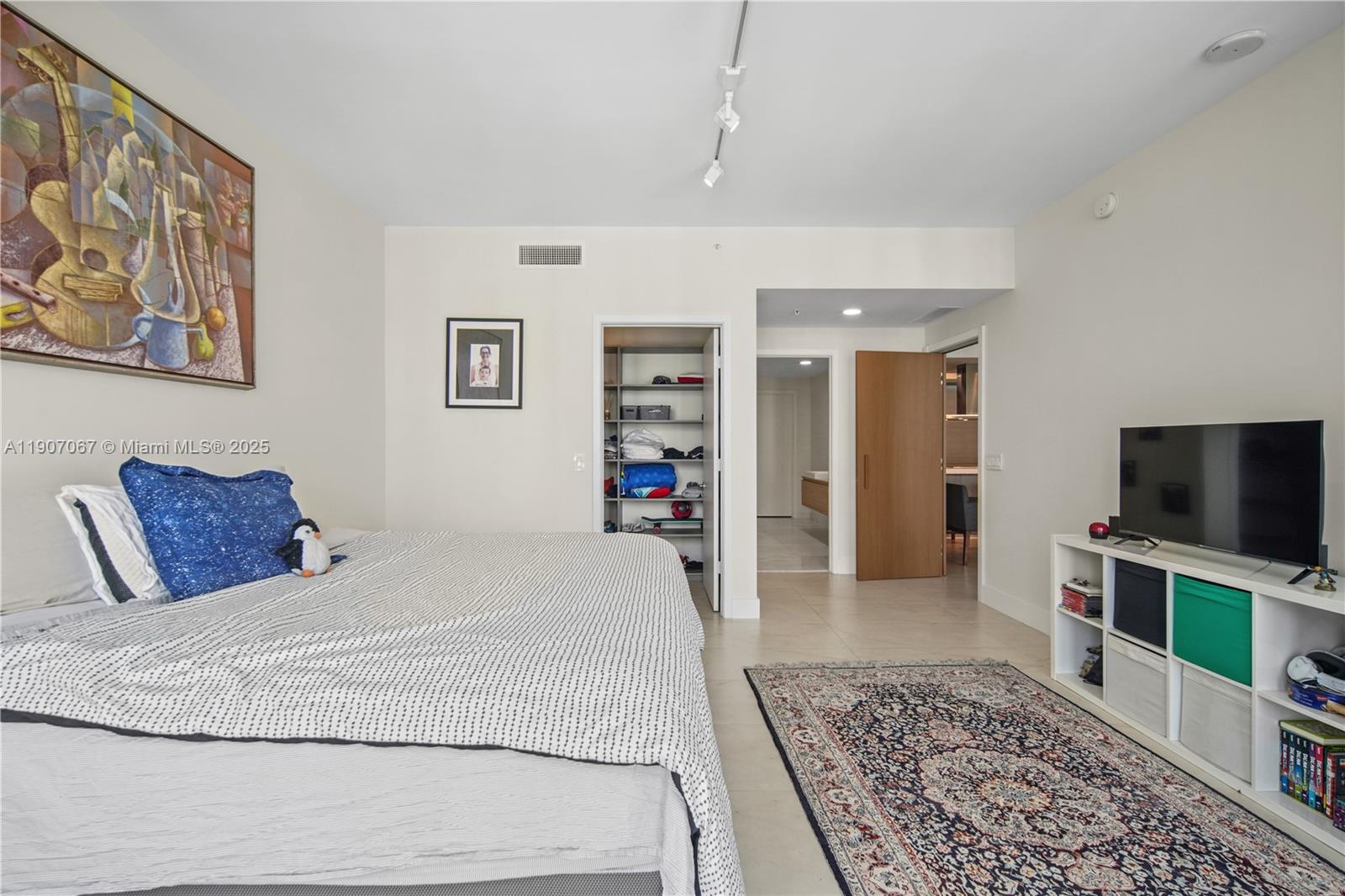 MARINA PALMS RESIDENCES S - Residential