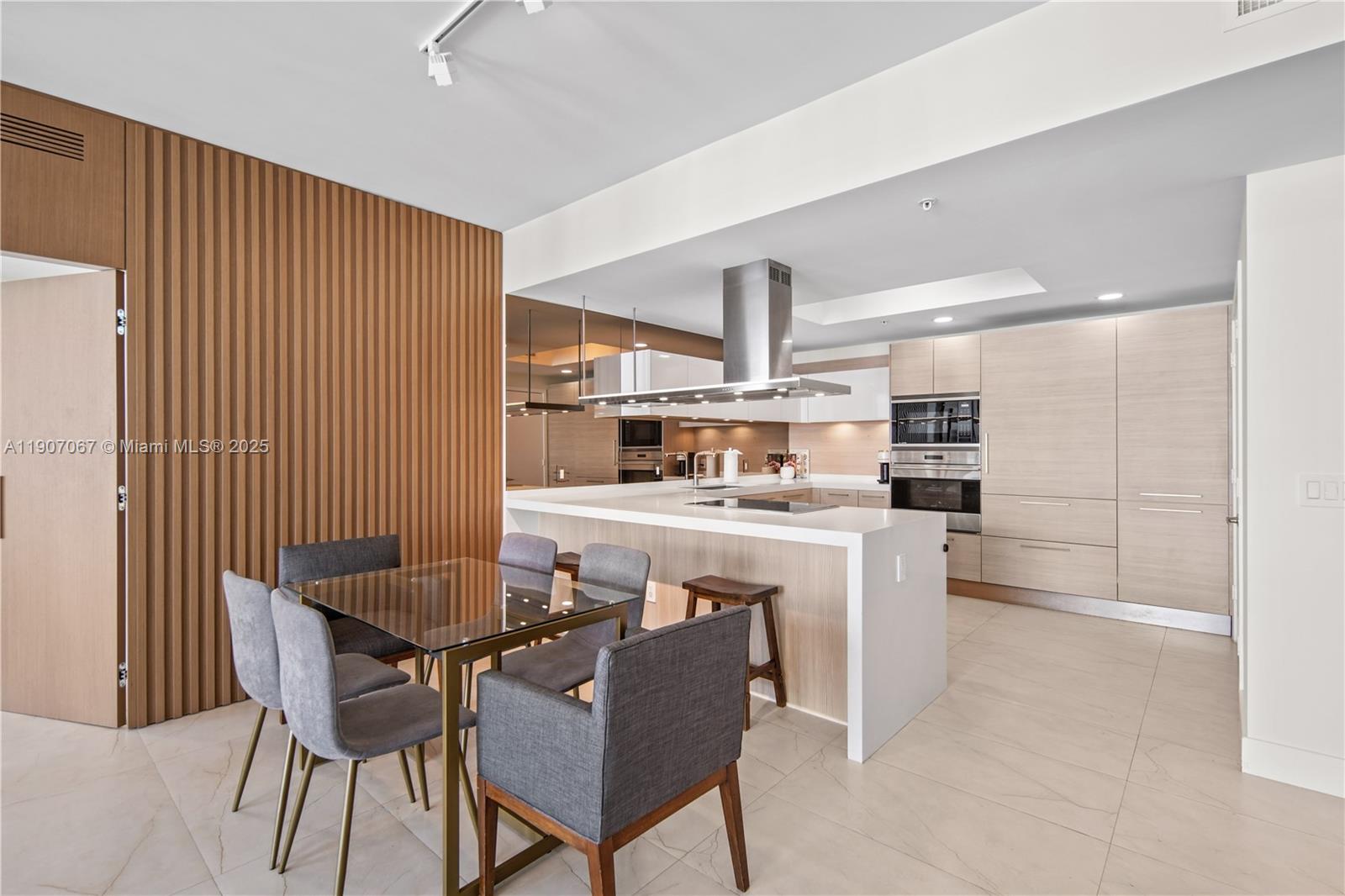 MARINA PALMS RESIDENCES S - Residential