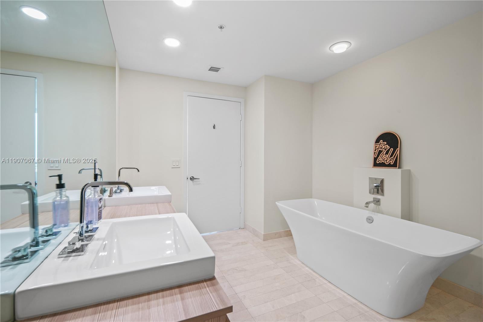 MARINA PALMS RESIDENCES S - Residential