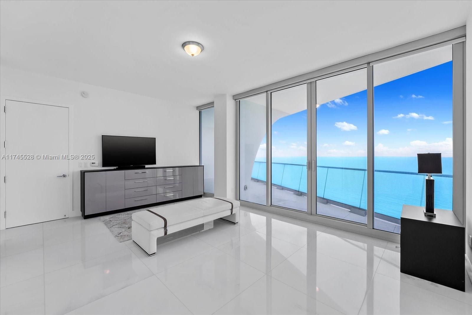JADE SIGNATURE CONDO - Residential