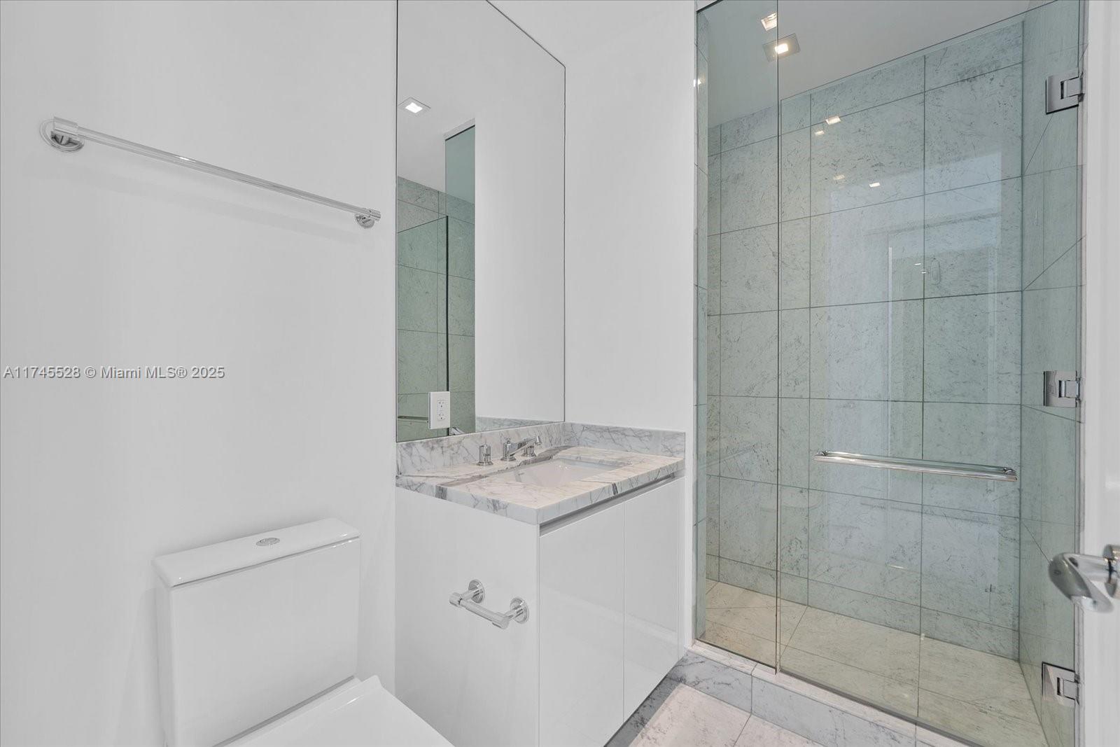 JADE SIGNATURE CONDO - Residential