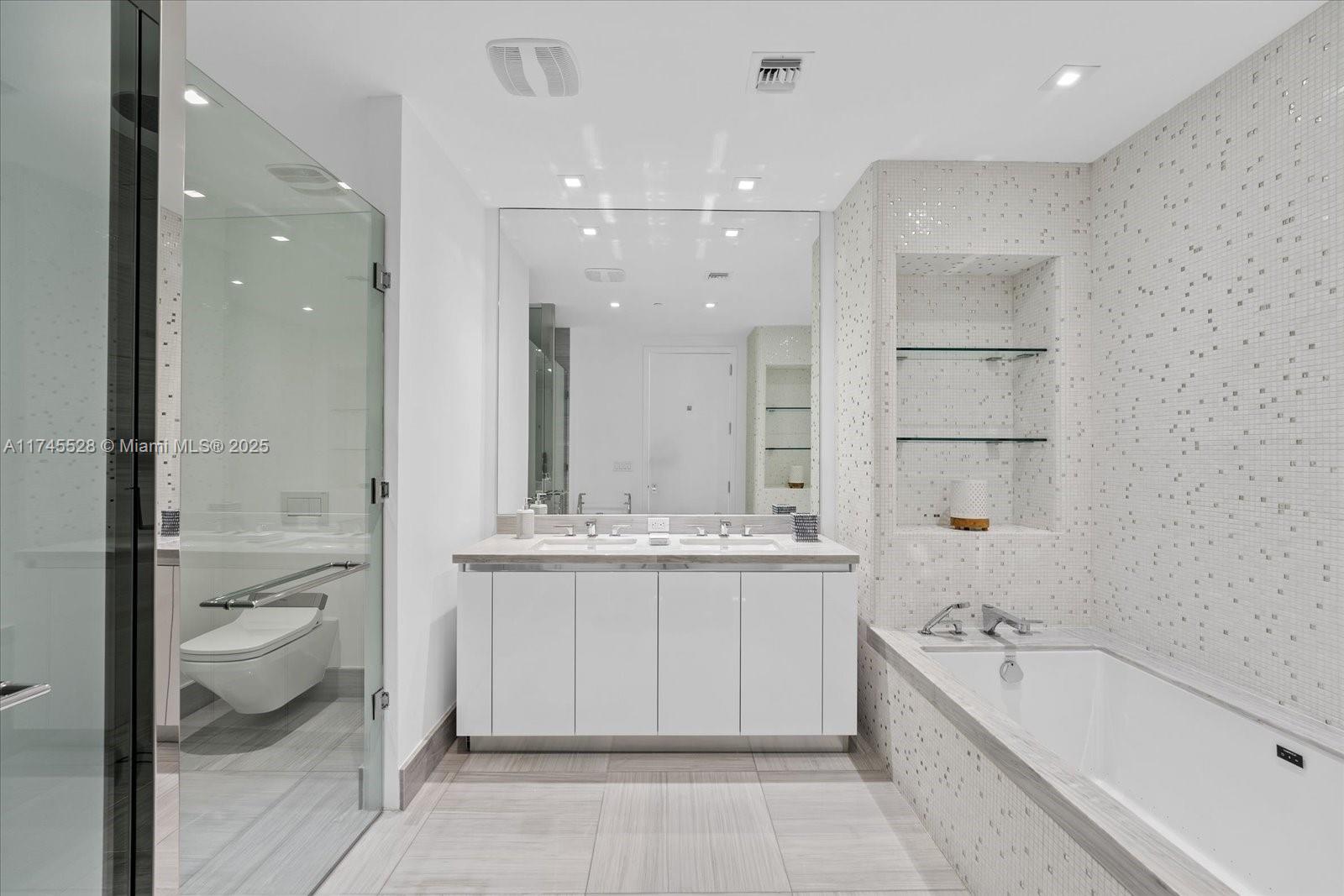 JADE SIGNATURE CONDO - Residential