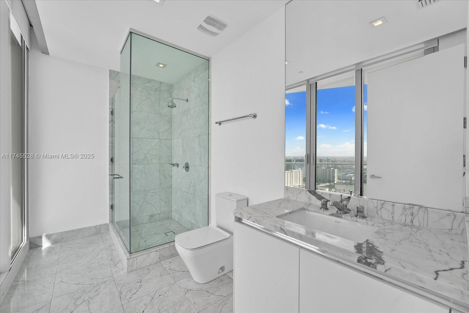 JADE SIGNATURE CONDO - Residential