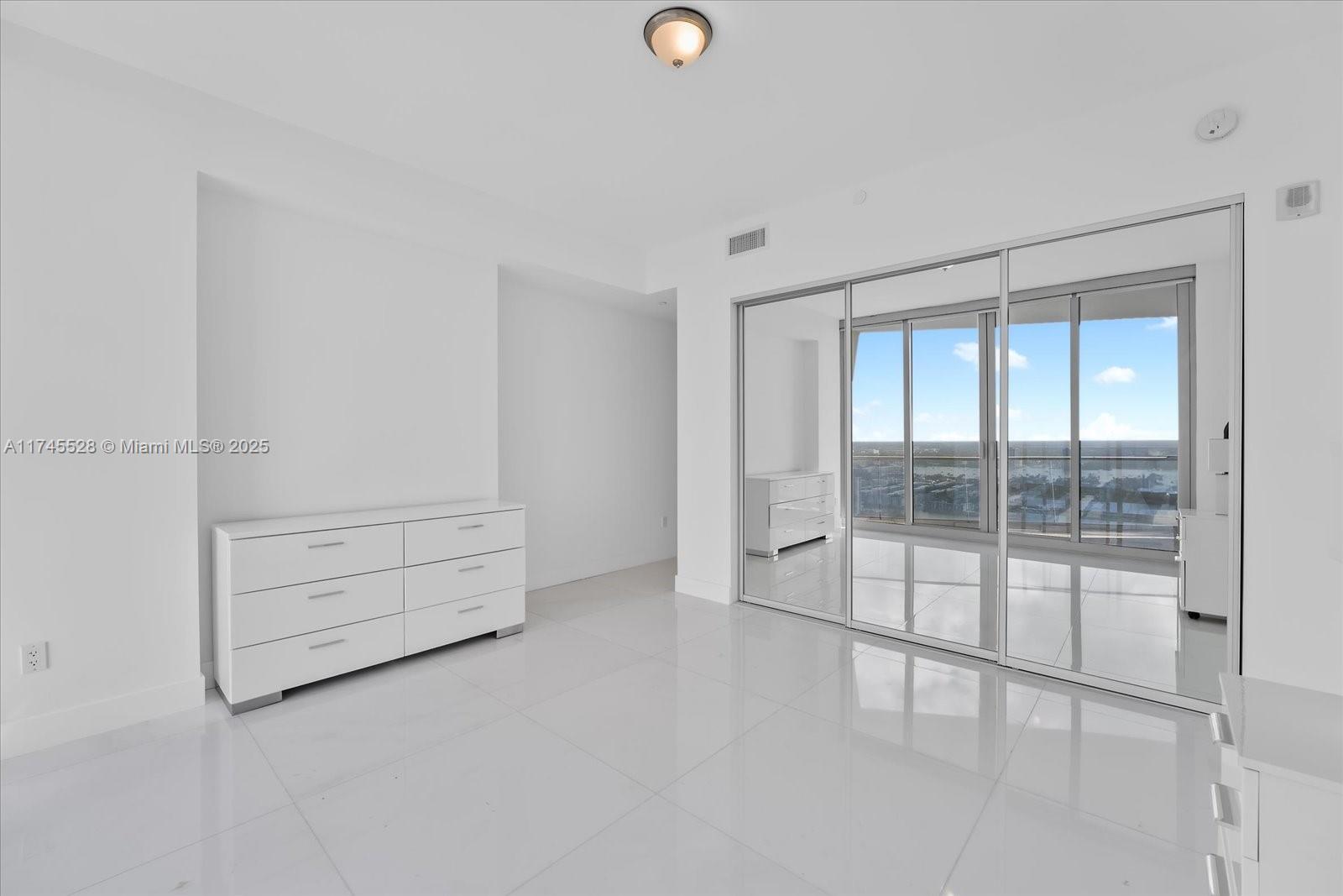 JADE SIGNATURE CONDO - Residential