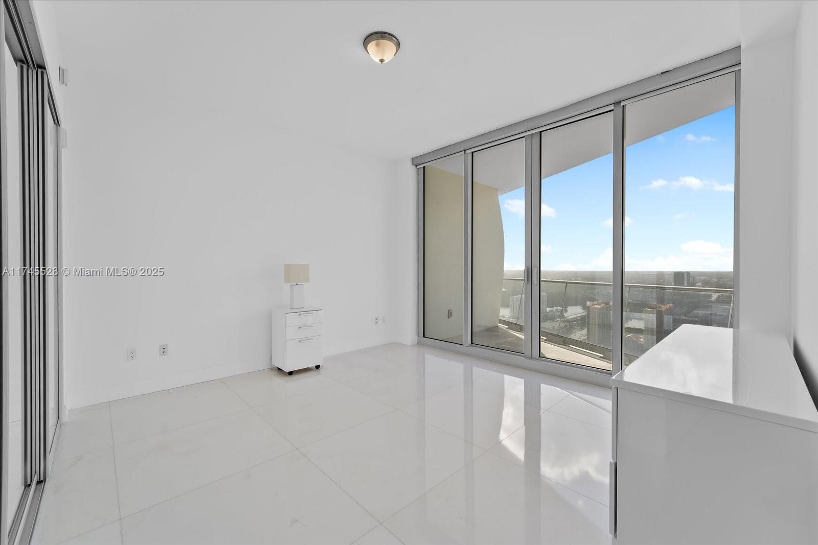 JADE SIGNATURE CONDO - Residential
