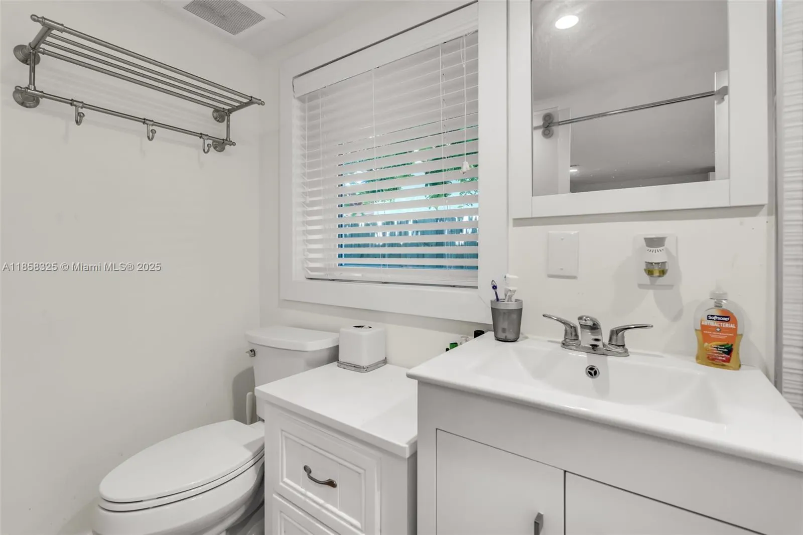 Key Biscayne, Florida 33149, United States, 6 Bedrooms Bedrooms, ,6 BathroomsBathrooms,Residential,Active,190638