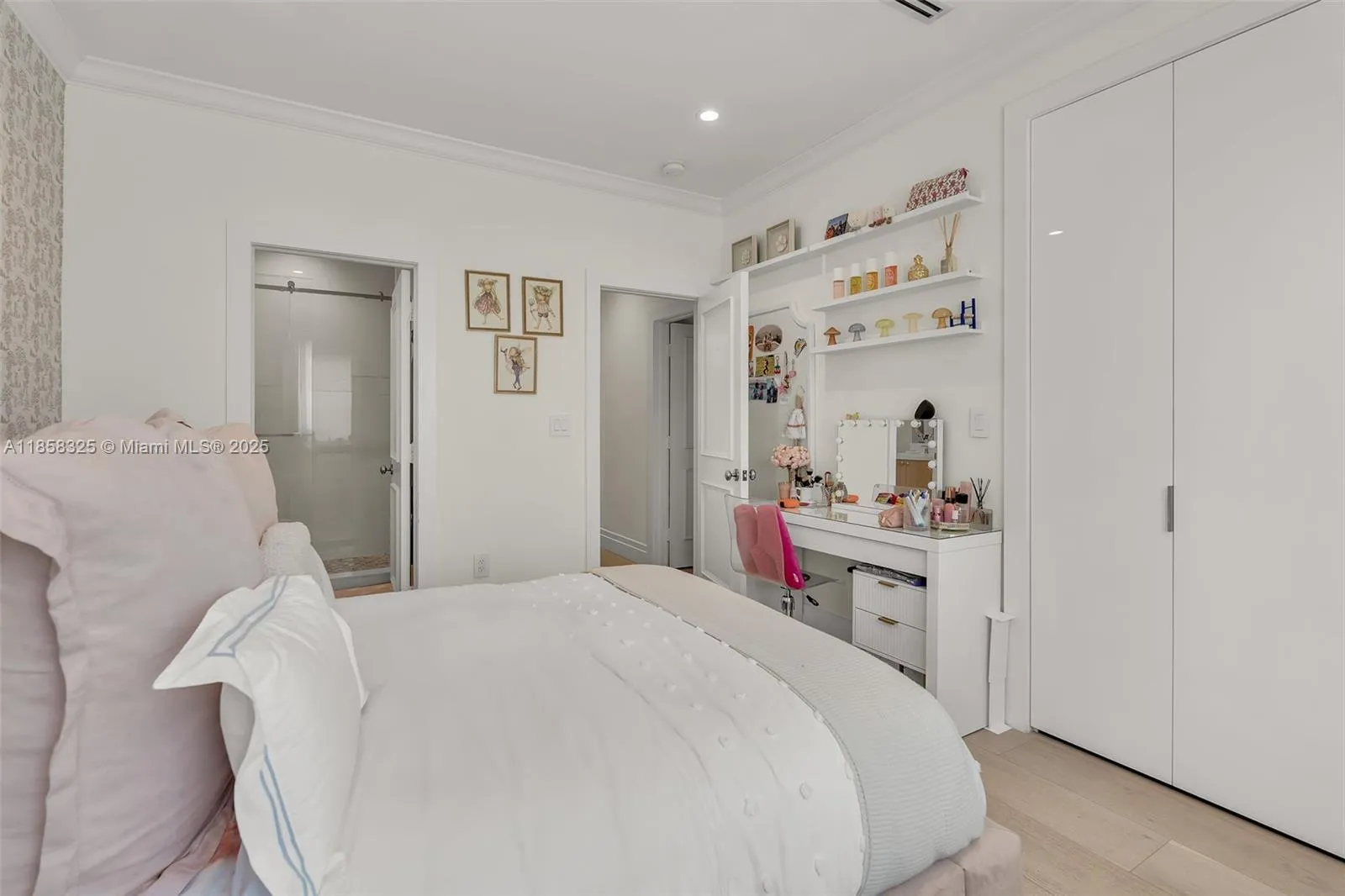 Key Biscayne, Florida 33149, United States, 6 Bedrooms Bedrooms, ,6 BathroomsBathrooms,Residential,Active,190638