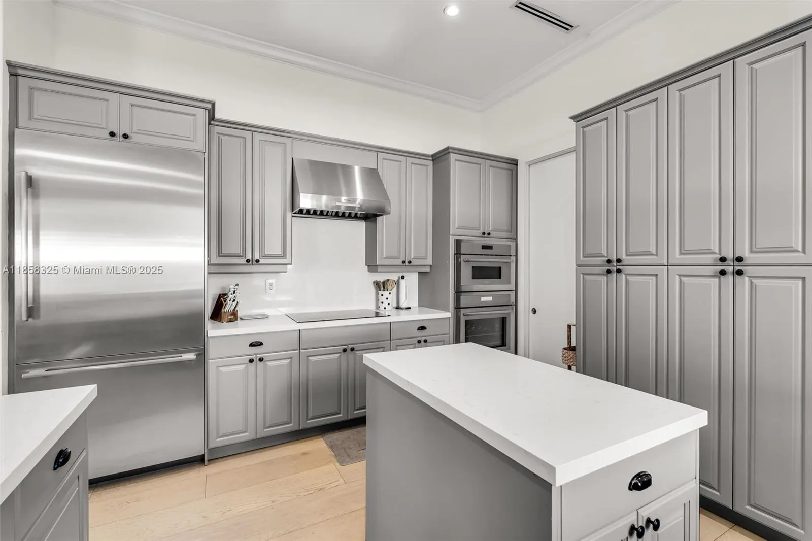 Key Biscayne, Florida 33149, United States, 6 Bedrooms Bedrooms, ,6 BathroomsBathrooms,Residential,Active,190638