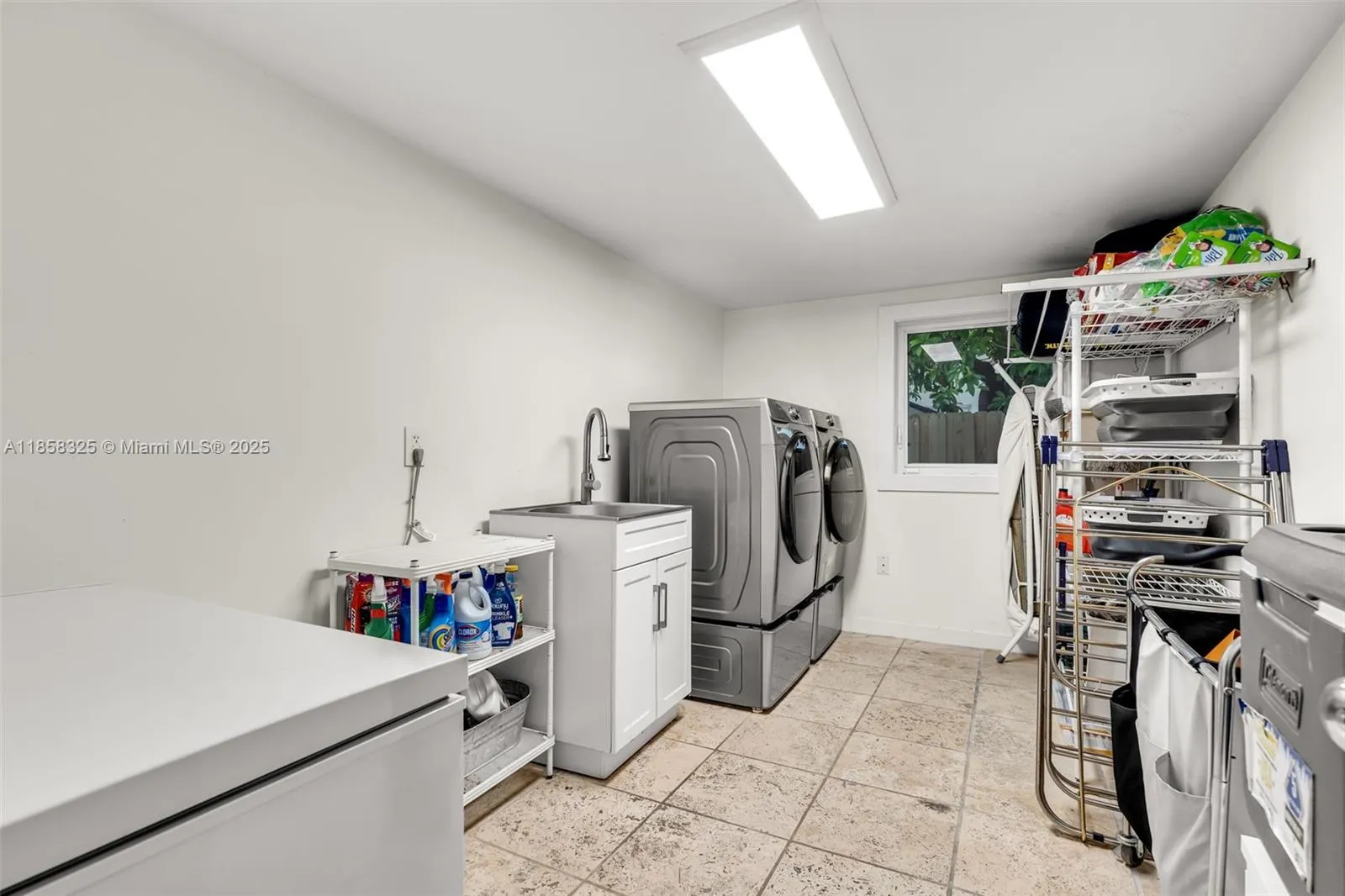 Key Biscayne, Florida 33149, United States, 6 Bedrooms Bedrooms, ,6 BathroomsBathrooms,Residential,Active,190638