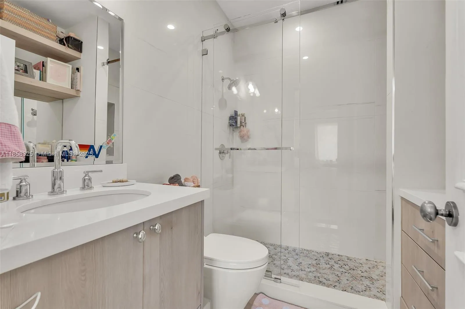 Key Biscayne, Florida 33149, United States, 6 Bedrooms Bedrooms, ,6 BathroomsBathrooms,Residential,Active,190638