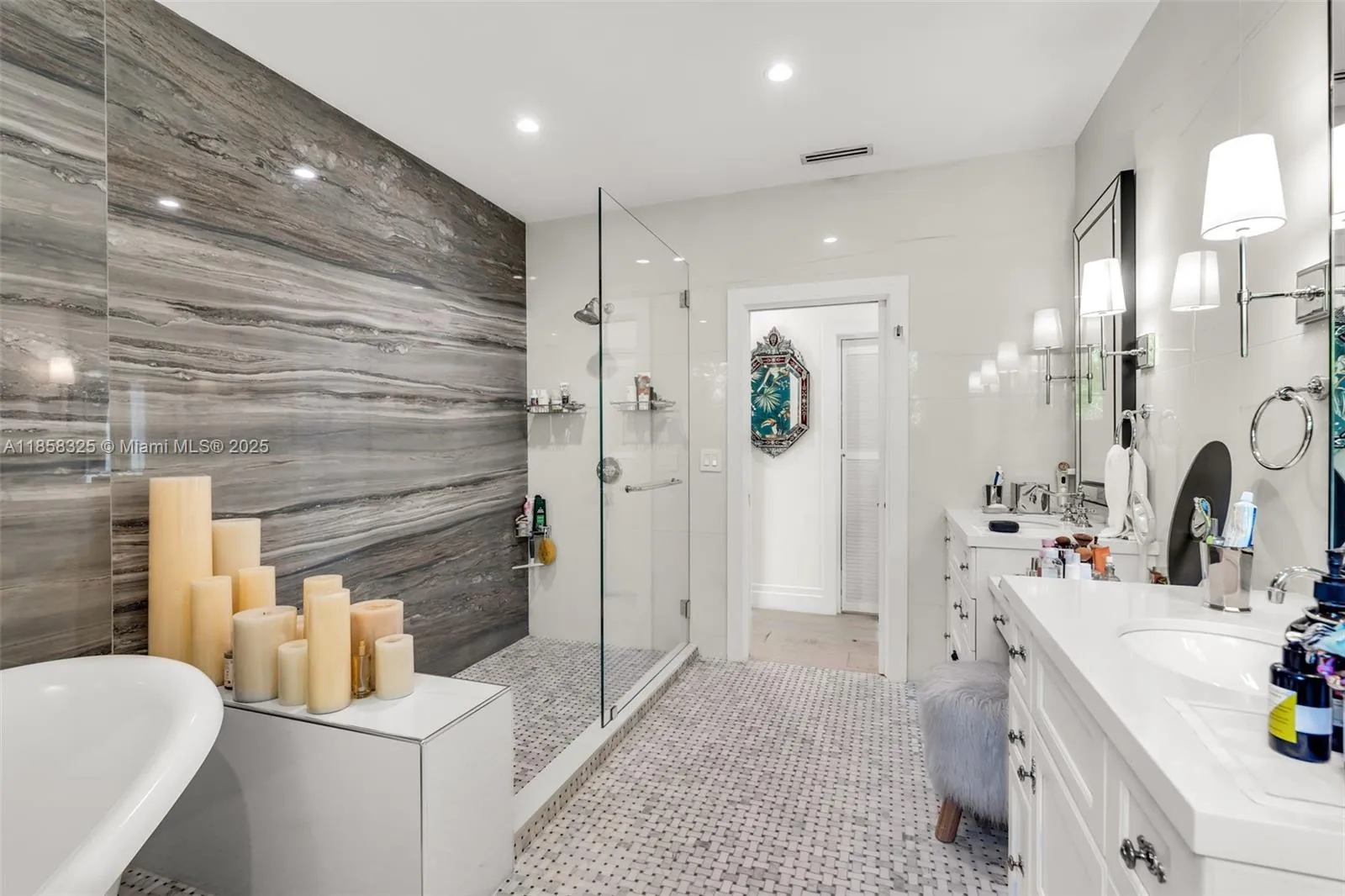 Key Biscayne, Florida 33149, United States, 6 Bedrooms Bedrooms, ,6 BathroomsBathrooms,Residential,Active,190638