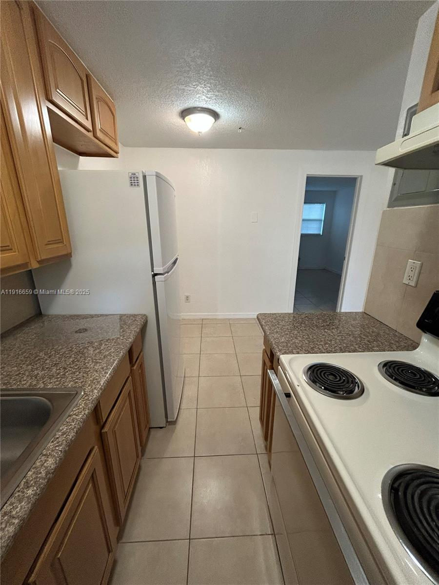 RIVERSIDE NO 3 - Residential Lease