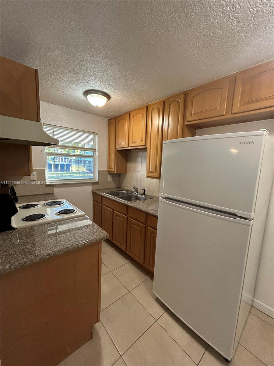 RIVERSIDE NO 3 - Residential Lease