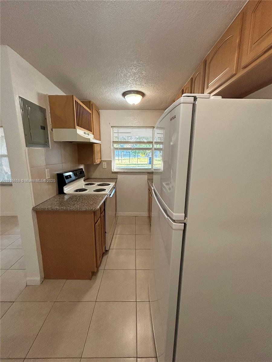 RIVERSIDE NO 3 - Residential Lease