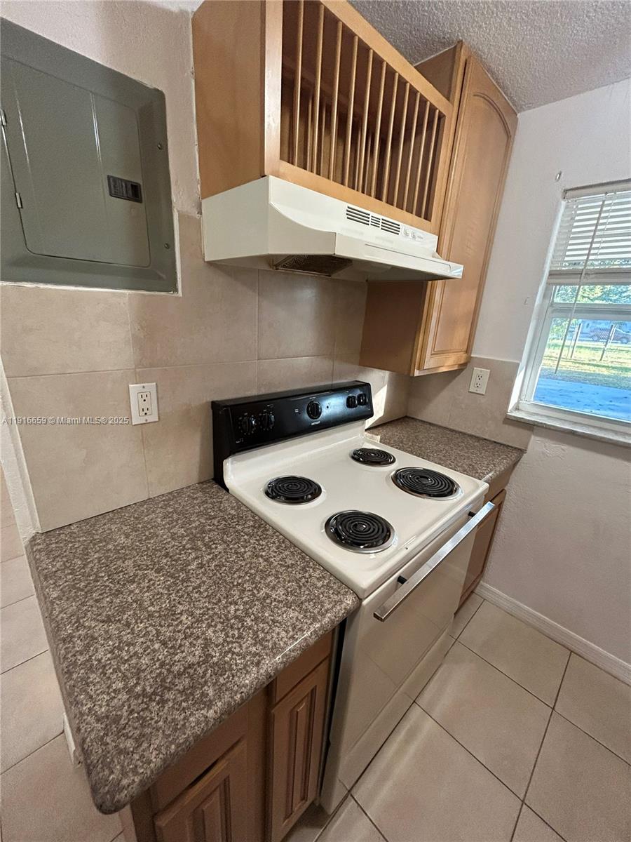 RIVERSIDE NO 3 - Residential Lease