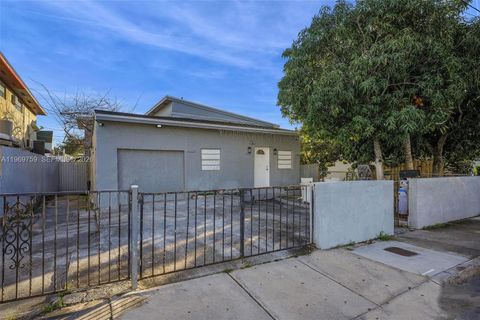 2104 NW 1St Ter Miami FL 33125