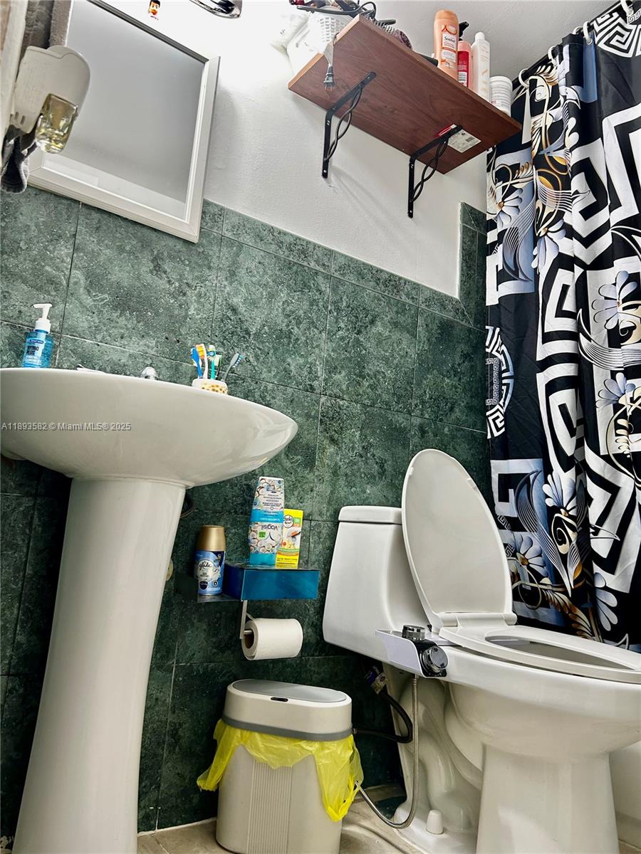 TOWN COLONY CONDO - Residential