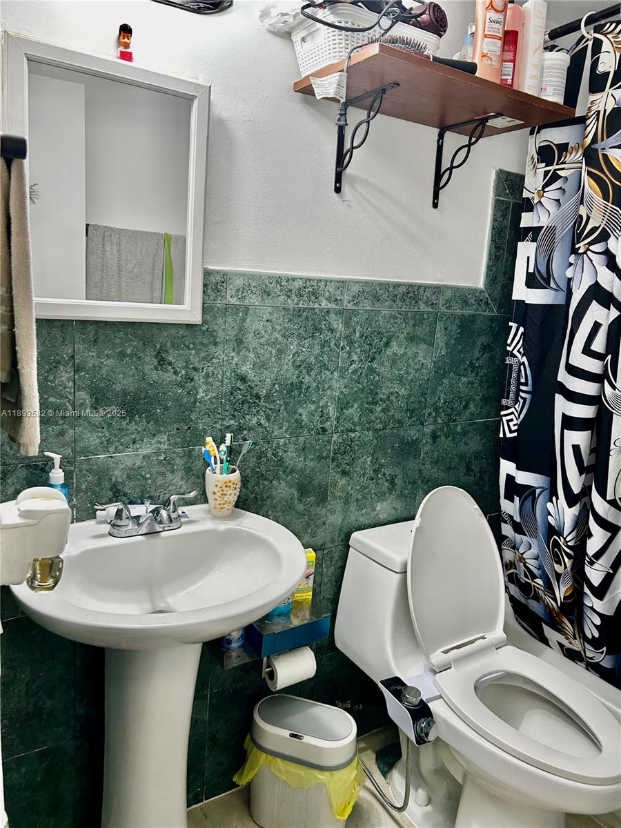 TOWN COLONY CONDO - Residential