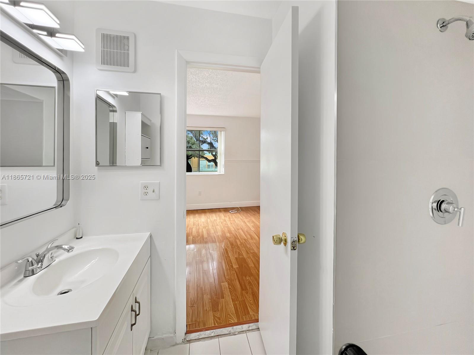 GABLES II TOWNHOMES CONDO - Residential Lease