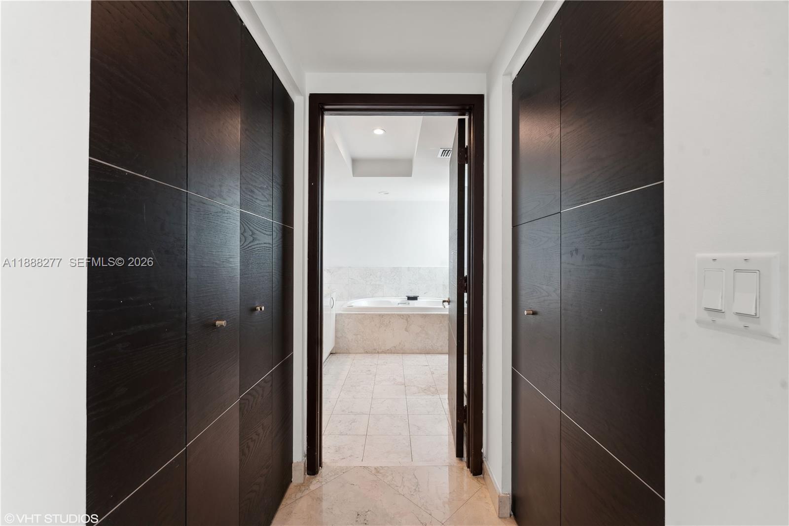 JADE RESIDENCES AT BRICKEl - Residential