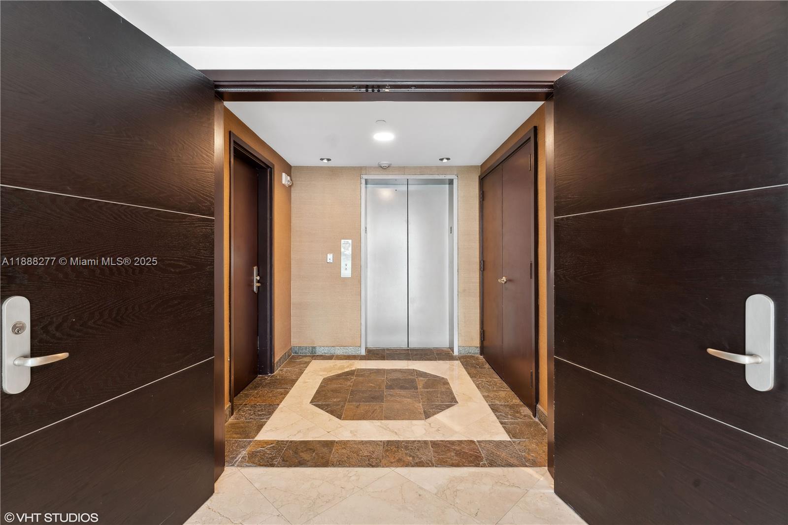 JADE RESIDENCES AT BRICKEl - Residential