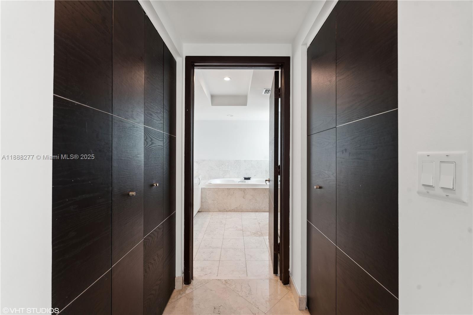 JADE RESIDENCES AT BRICKEl - Residential