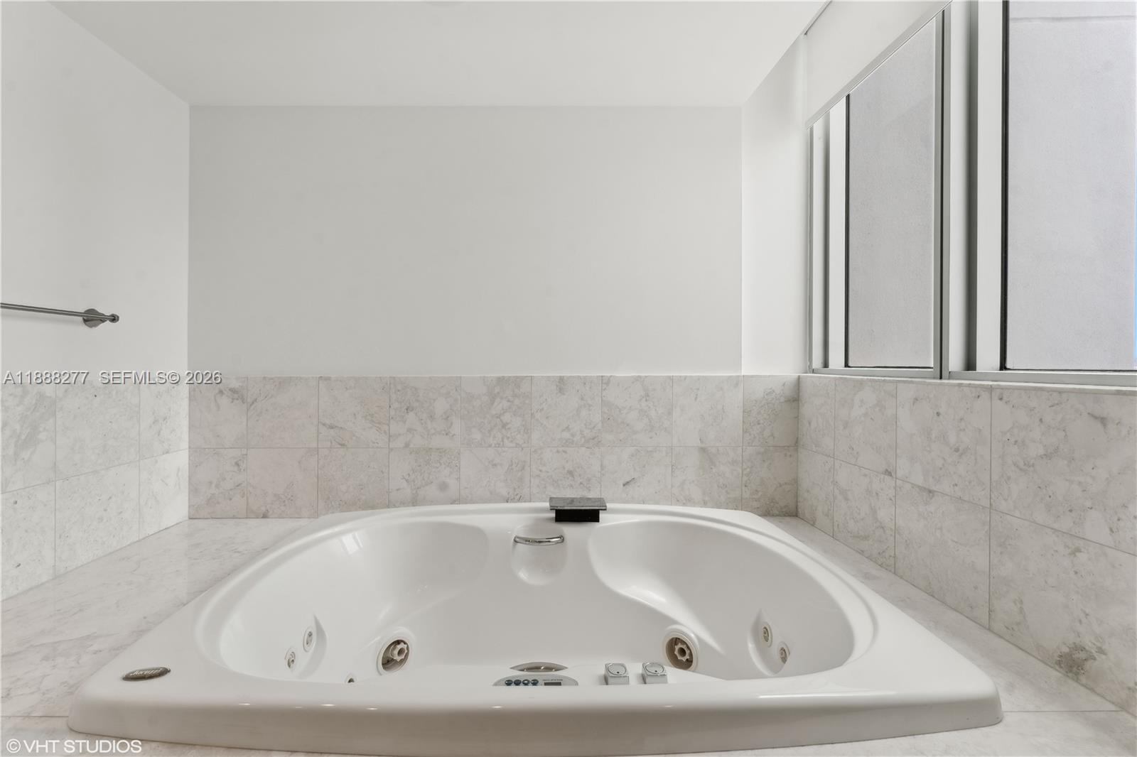 JADE RESIDENCES AT BRICKEl - Residential