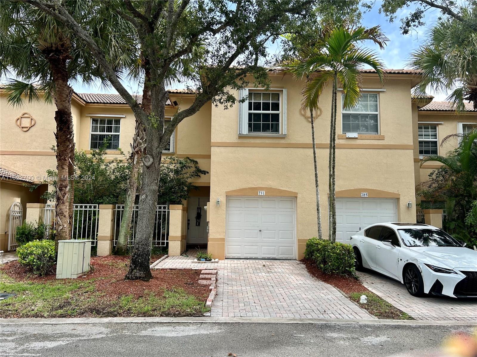 View Pembroke Pines, FL 33028 townhome